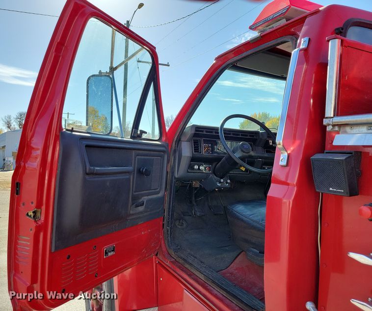 image for item OH9316 1990 Ford F800 pumper fire truck