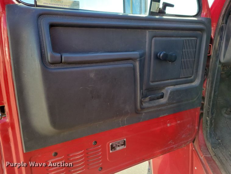 image for item OH9316 1990 Ford F800 pumper fire truck