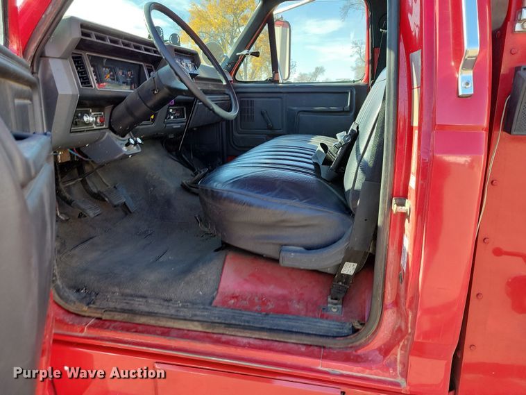 image for item OH9316 1990 Ford F800 pumper fire truck