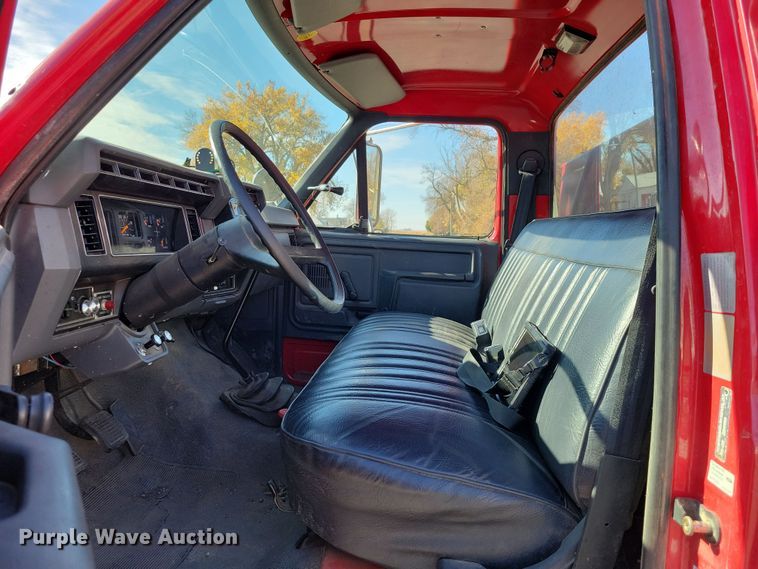 image for item OH9316 1990 Ford F800 pumper fire truck