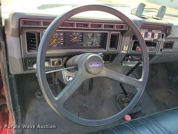 image for item OH9316 1990 Ford F800 pumper fire truck