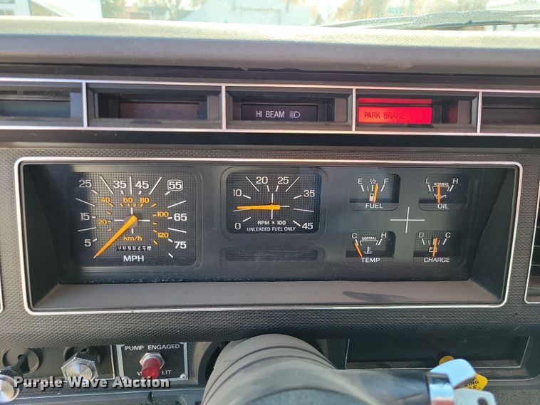 image for item OH9316 1990 Ford F800 pumper fire truck