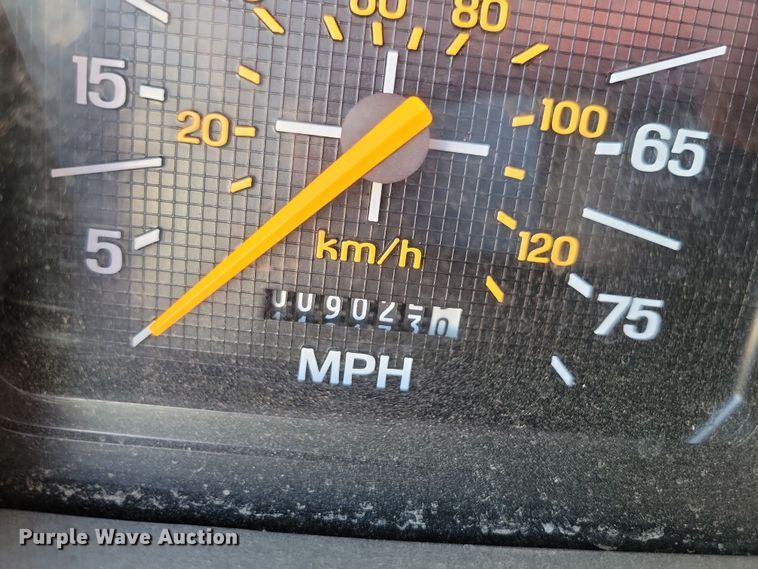 image for item OH9316 1990 Ford F800 pumper fire truck