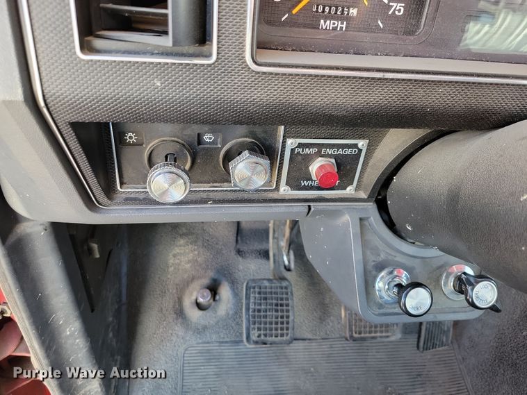 image for item OH9316 1990 Ford F800 pumper fire truck