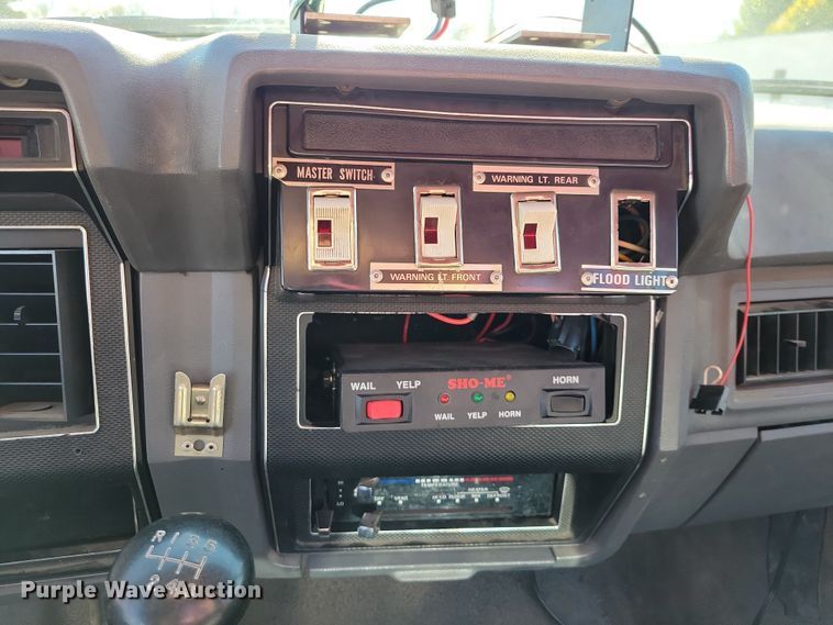 image for item OH9316 1990 Ford F800 pumper fire truck