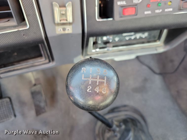 image for item OH9316 1990 Ford F800 pumper fire truck