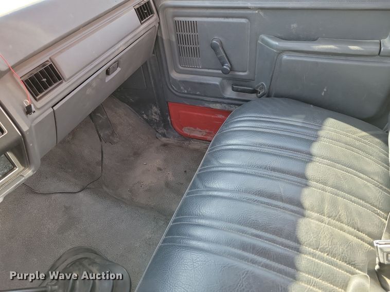 image for item OH9316 1990 Ford F800 pumper fire truck