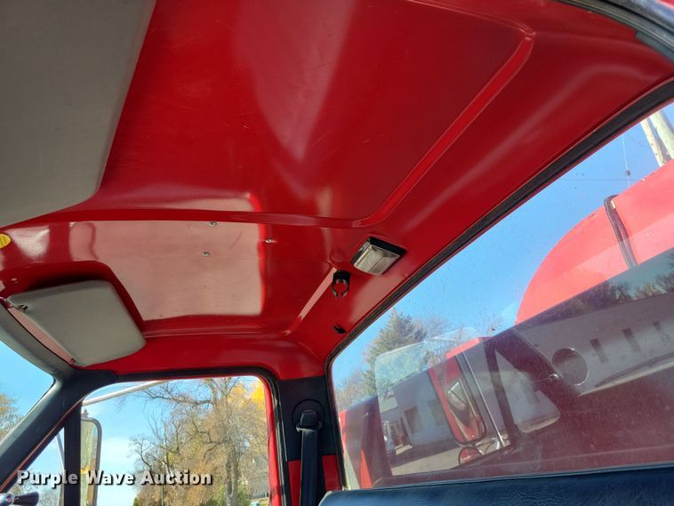 image for item OH9316 1990 Ford F800 pumper fire truck