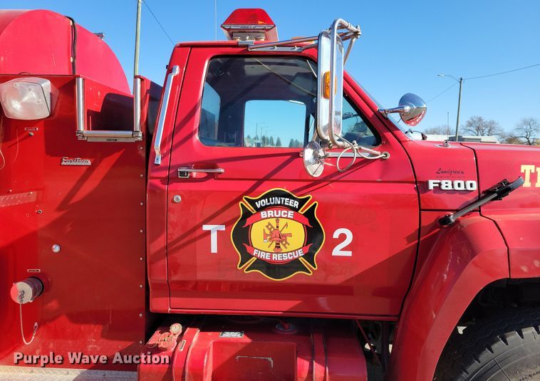 image for item OH9316 1990 Ford F800 pumper fire truck