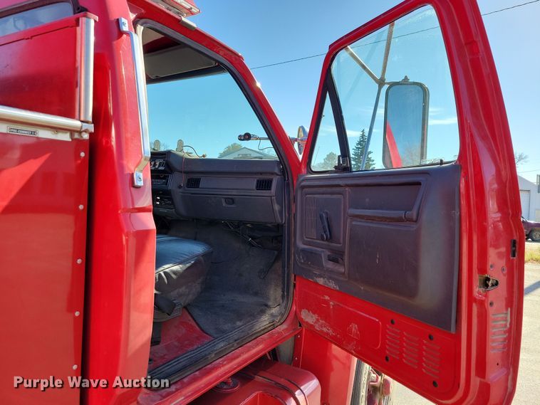 image for item OH9316 1990 Ford F800 pumper fire truck