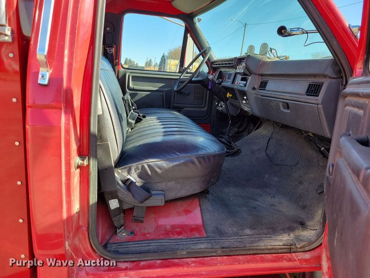 image for item OH9316 1990 Ford F800 pumper fire truck