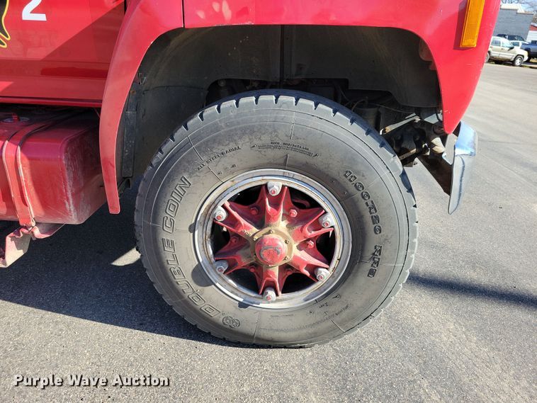 image for item OH9316 1990 Ford F800 pumper fire truck