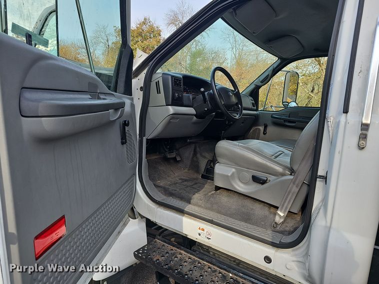 image for item OJ9000 2007 Ford F650 box truck