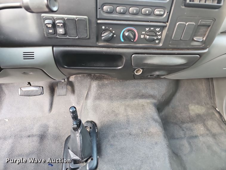 image for item OJ9000 2007 Ford F650 box truck