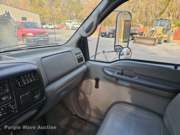 image for item OJ9000 2007 Ford F650 box truck