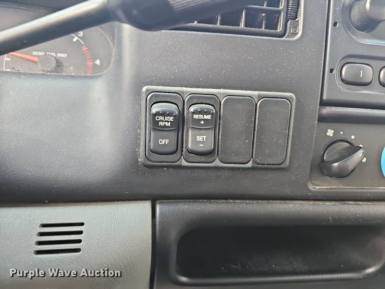 image for item OJ9000 2007 Ford F650 box truck