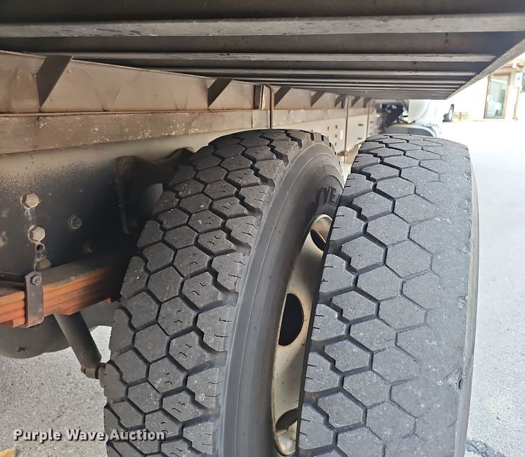 image for item OJ9000 2007 Ford F650 box truck