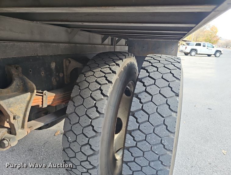 image for item OJ9000 2007 Ford F650 box truck