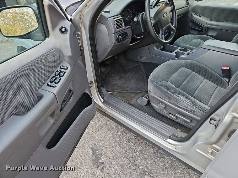 image for item OJ9002 2002 Ford  Explorer  SUV