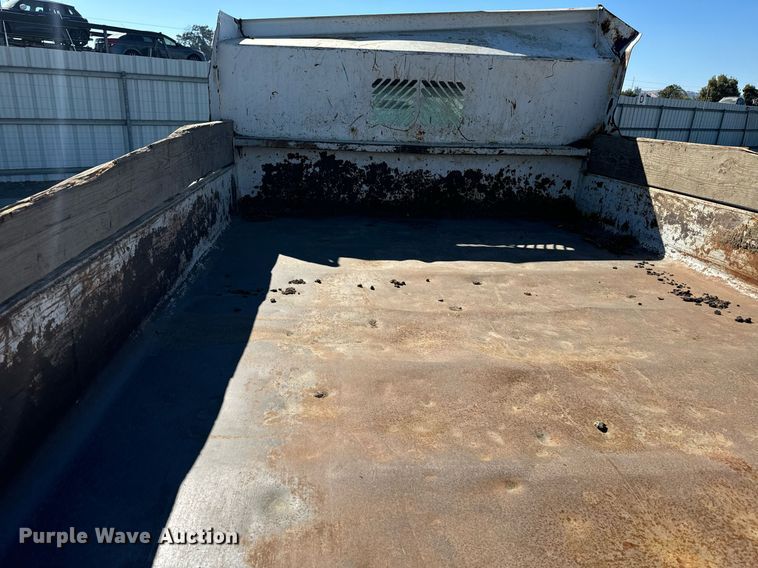 image for item YA0093 2006 Ford F450 Super Duty XL dump truck