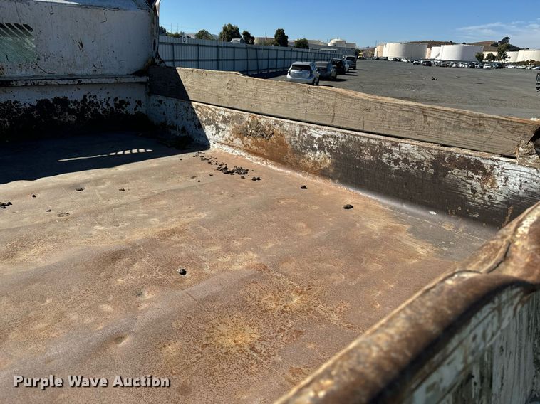 image for item YA0093 2006 Ford F450 Super Duty XL dump truck