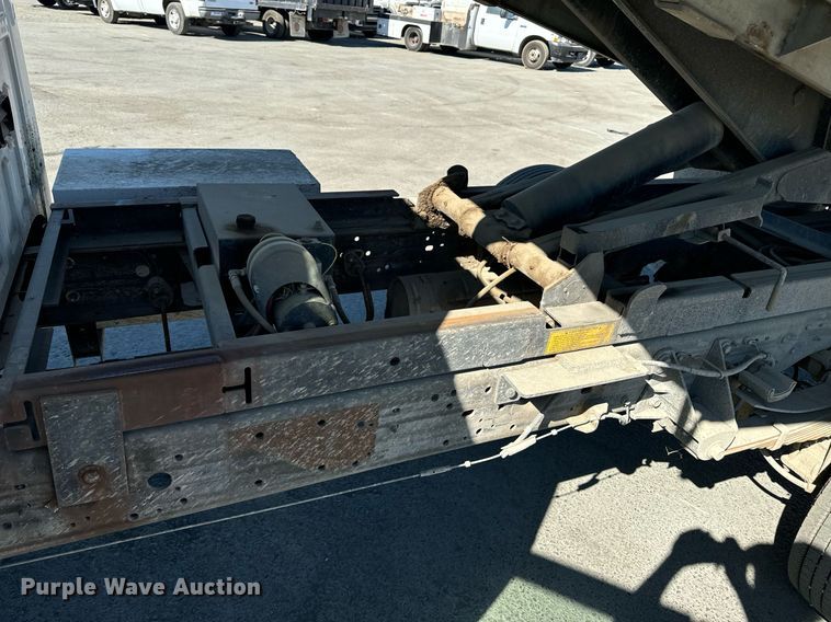 image for item YA0093 2006 Ford F450 Super Duty XL dump truck