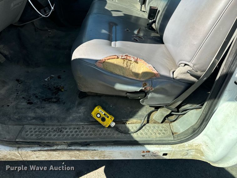 image for item YA0093 2006 Ford F450 Super Duty XL dump truck