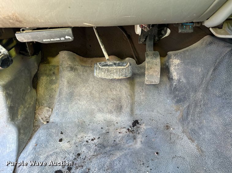 image for item YA0093 2006 Ford F450 Super Duty XL dump truck