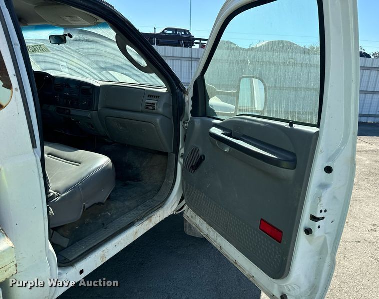 image for item YA0093 2006 Ford F450 Super Duty XL dump truck