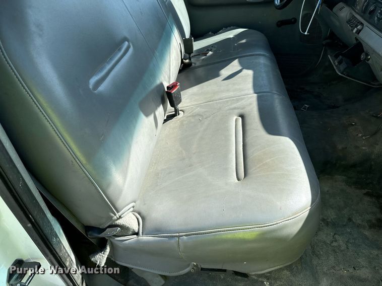 image for item YA0093 2006 Ford F450 Super Duty XL dump truck