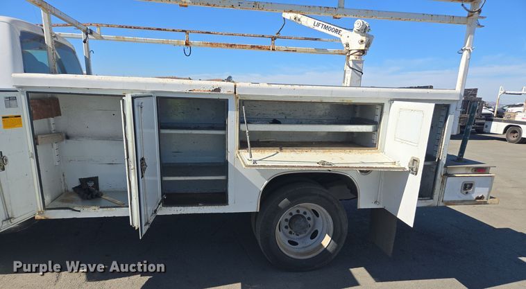 image for item YA0094 2011 Ford F450 Super Duty XL utility / service truck