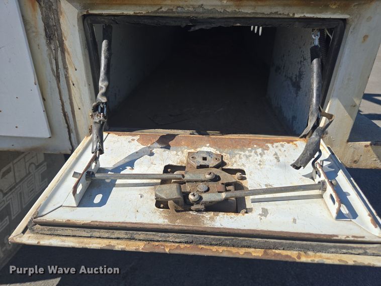 image for item YA0094 2011 Ford F450 Super Duty XL utility / service truck