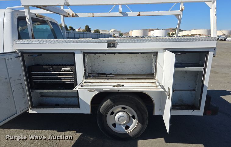 image for item YA0096 2009 Ford F250 Super Duty XL utility bed pickup truck