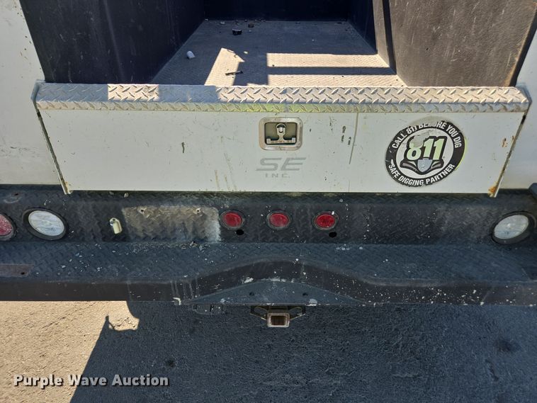 image for item YA0096 2009 Ford F250 Super Duty XL utility bed pickup truck