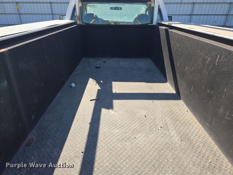 image for item YA0096 2009 Ford F250 Super Duty XL utility bed pickup truck