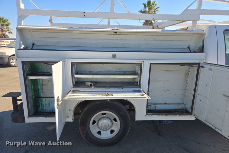 image for item YA0096 2009 Ford F250 Super Duty XL utility bed pickup truck