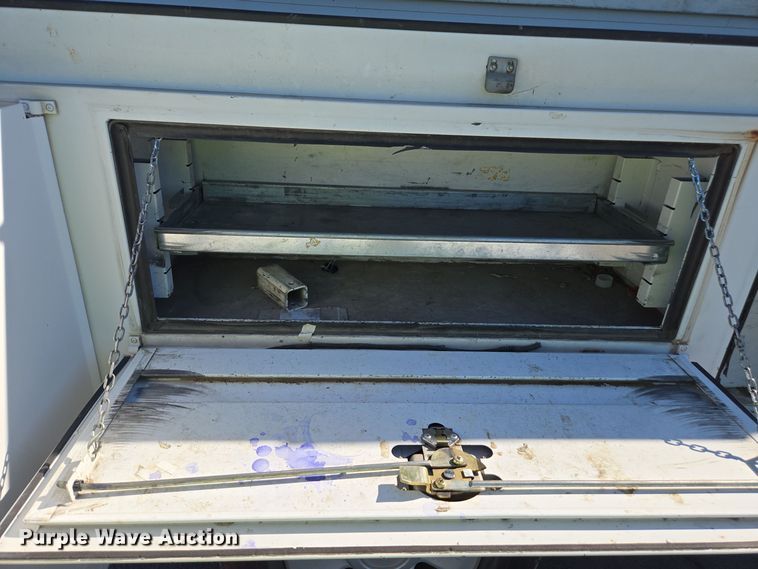 image for item YA0096 2009 Ford F250 Super Duty XL utility bed pickup truck