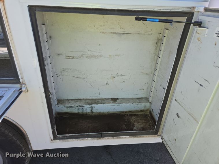 image for item YA0096 2009 Ford F250 Super Duty XL utility bed pickup truck