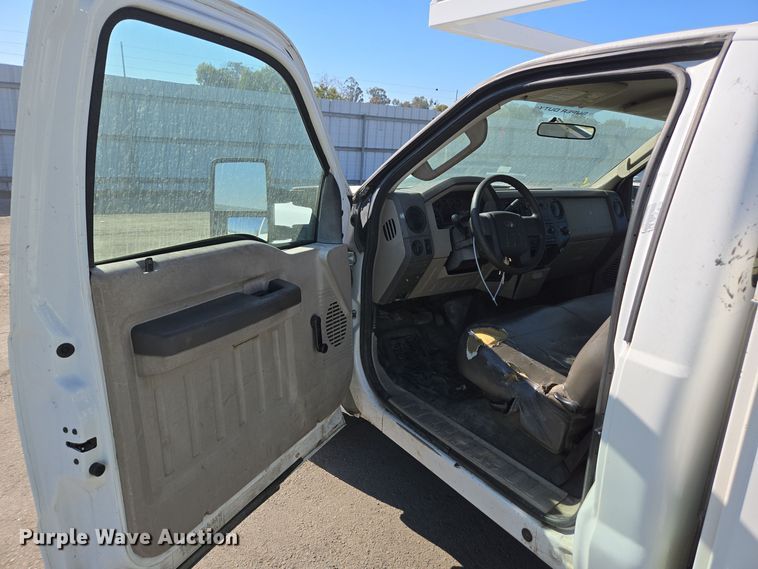 image for item YA0096 2009 Ford F250 Super Duty XL utility bed pickup truck