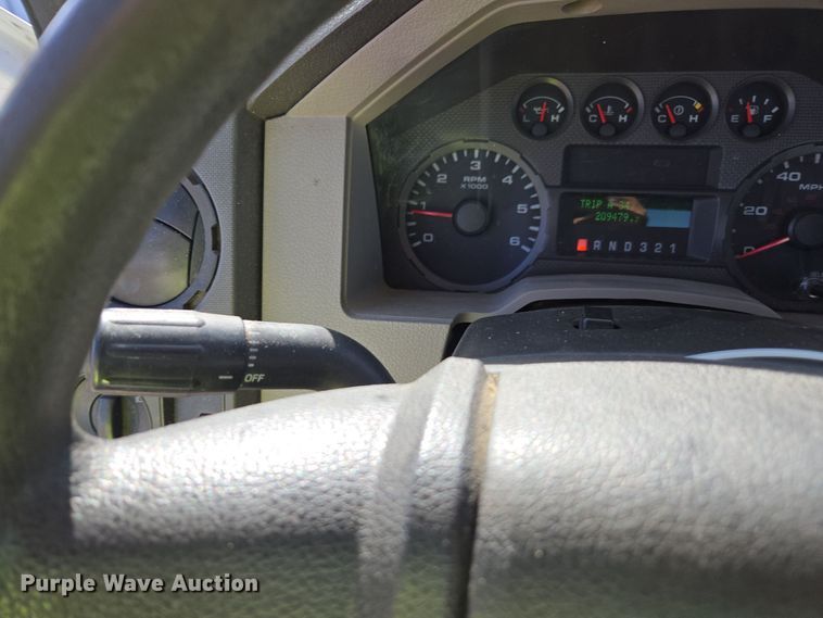 image for item YA0096 2009 Ford F250 Super Duty XL utility bed pickup truck