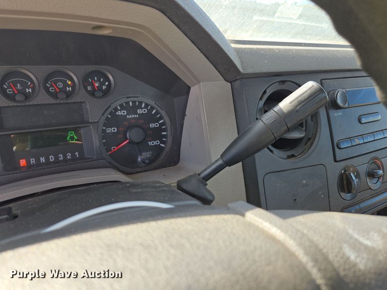 image for item YA0096 2009 Ford F250 Super Duty XL utility bed pickup truck