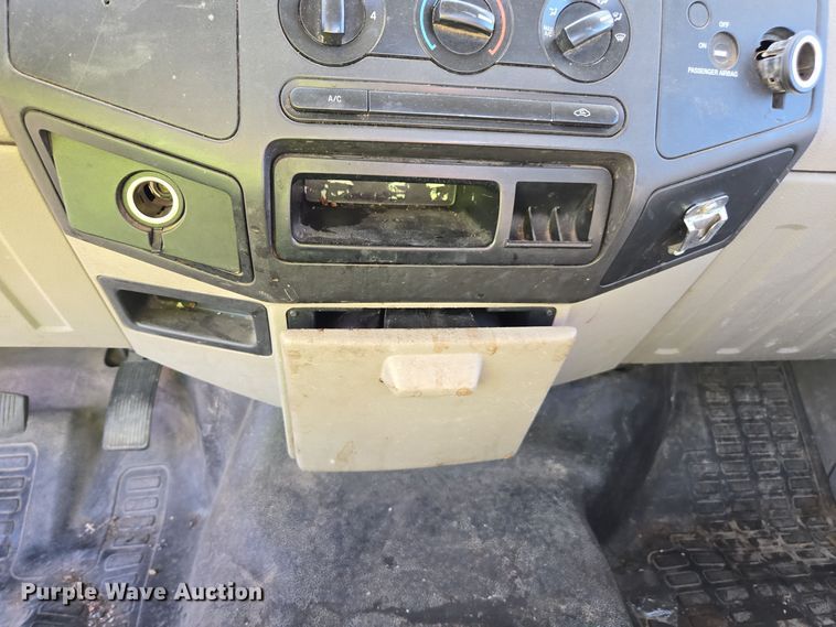 image for item YA0096 2009 Ford F250 Super Duty XL utility bed pickup truck