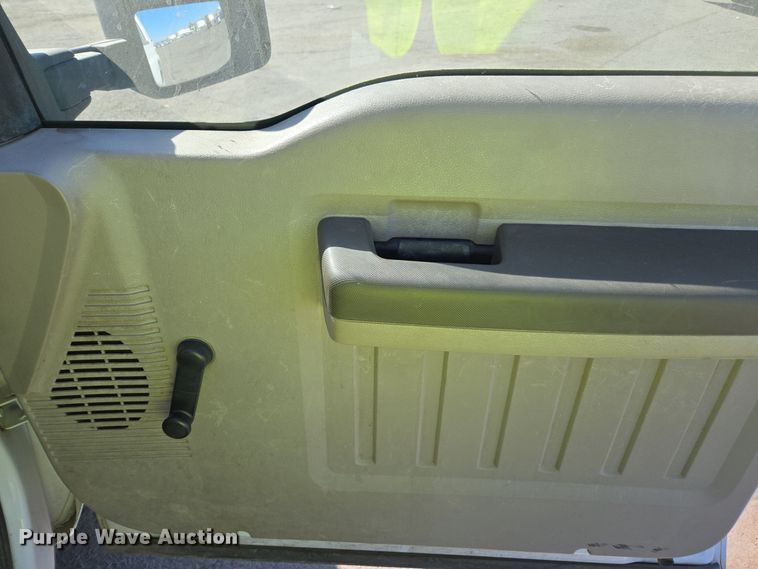 image for item YA0096 2009 Ford F250 Super Duty XL utility bed pickup truck