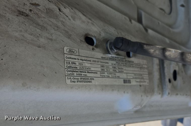 image for item YA0096 2009 Ford F250 Super Duty XL utility bed pickup truck