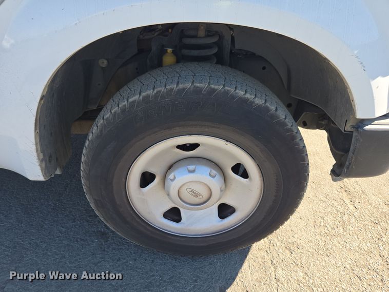 image for item YA0096 2009 Ford F250 Super Duty XL utility bed pickup truck