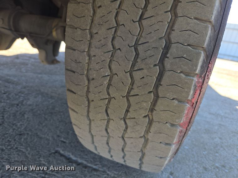 image for item YA0096 2009 Ford F250 Super Duty XL utility bed pickup truck