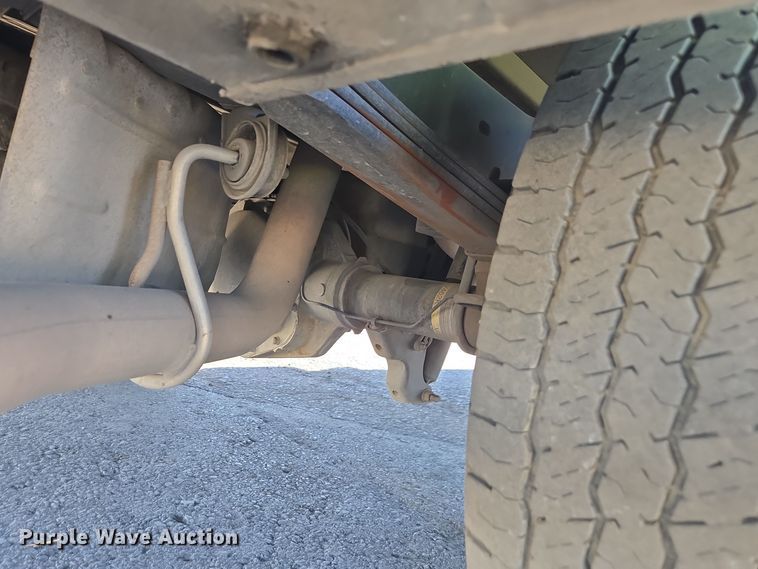 image for item YA0096 2009 Ford F250 Super Duty XL utility bed pickup truck