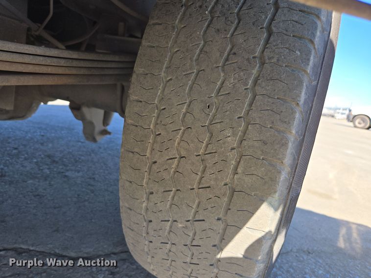 image for item YA0096 2009 Ford F250 Super Duty XL utility bed pickup truck