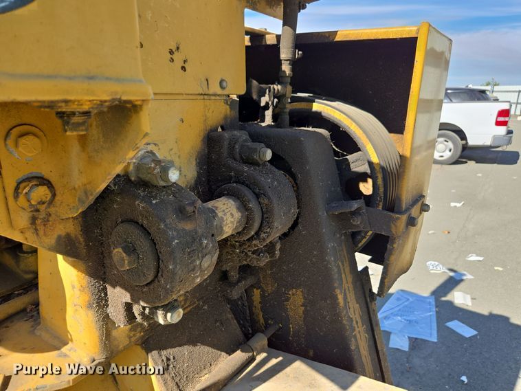 image for item YA0100 1990 Vermeer 665A stump grinder