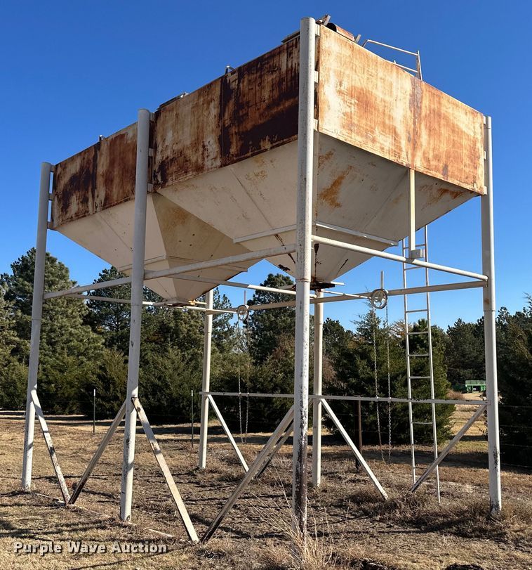 image for item DL0481 Grain storage bins